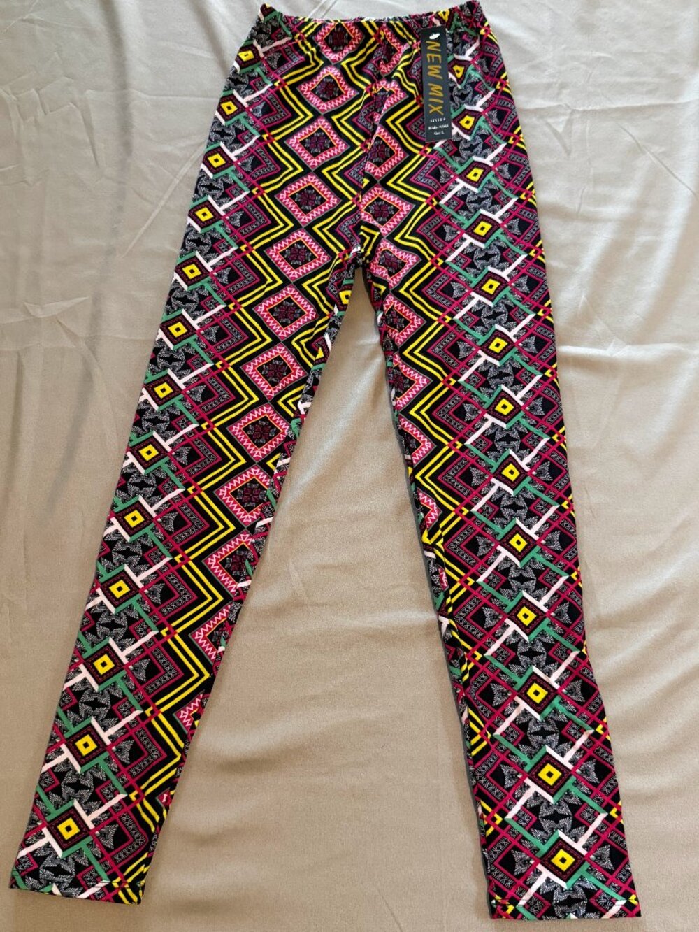 New Mix New w/Tags Girls Vibrant Aztec Printed Buttery Soft Leggings Size Large